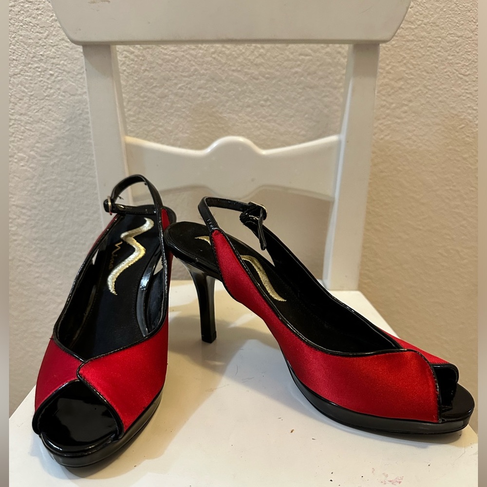 Red sling back, toe peek out, vintage Nina heels